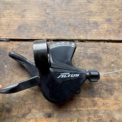 Shimano Altus 9 speed shifter