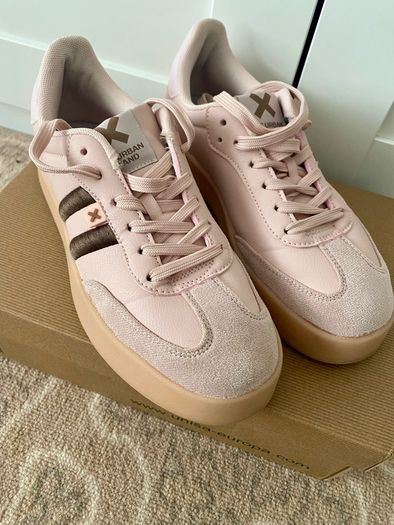 Ladies trainers