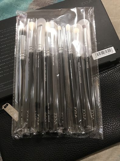 brand new 100% genuine Zoeva complete eye set 12 brushes + clutch