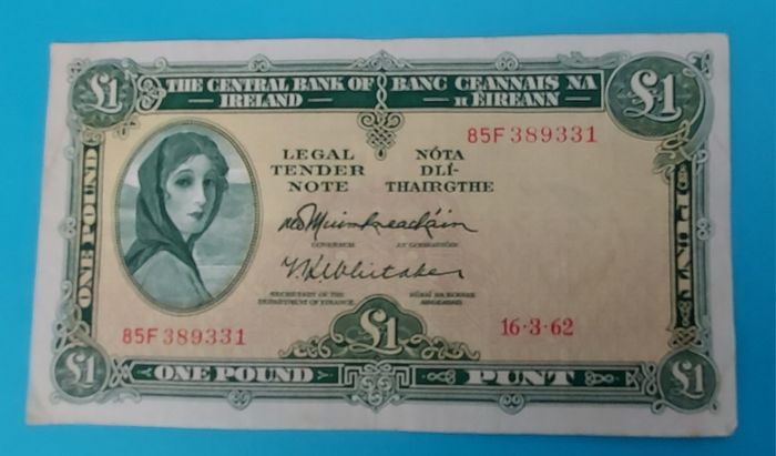 Irish 1960's 3 X Lavery One pound banknotes in Very Fine condition
