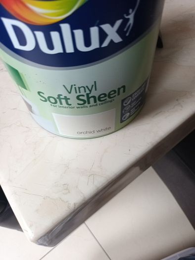 Dulux  Vinyl Soft Sheen  Orchard White 2.5 lit. B.N.W.T