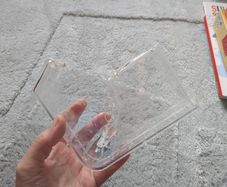Automatic hamster feeder