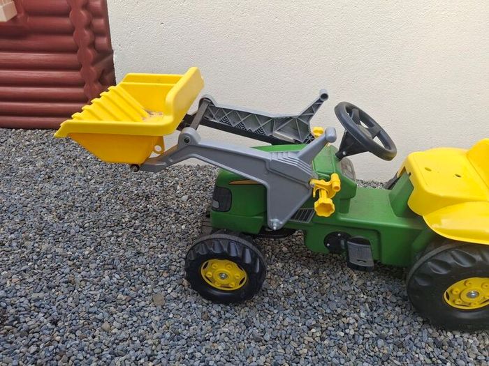 John Deere tractor and trailer