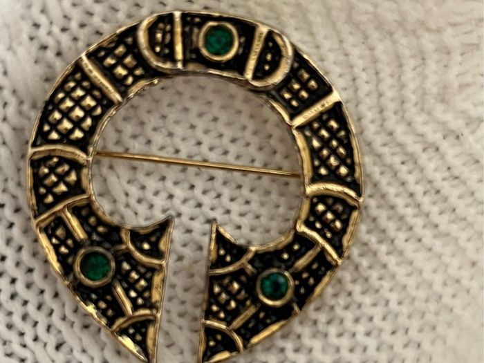 brooch