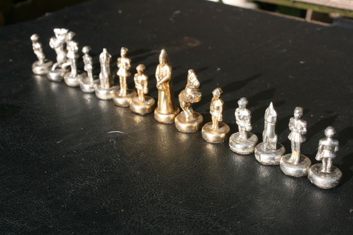 Vintage Metal Figures 1,1"