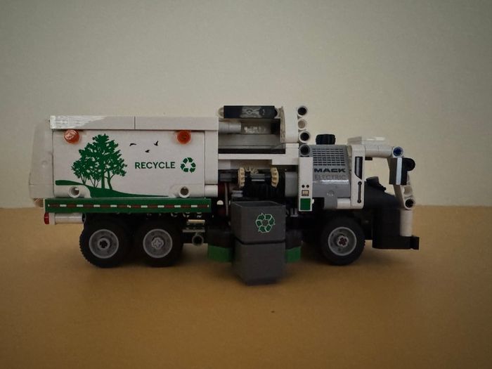 Lego Technic 42167 Mack LR Electric Garbage Truck (Built)
