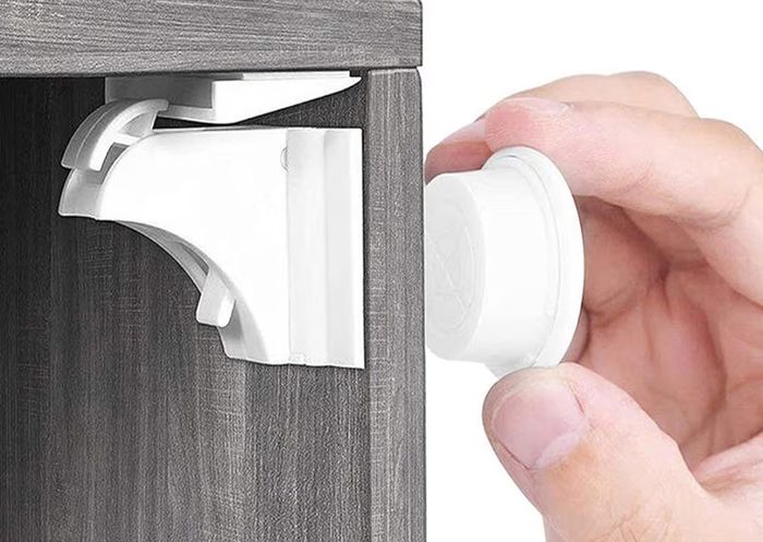 Child Safety Magnetic Locks for Kitchen Cupboards & Drawers 20 Locks + 3 Keys, No Screws or Drilling, Video Guide, Fits Most Cabinet & Drawer Doors