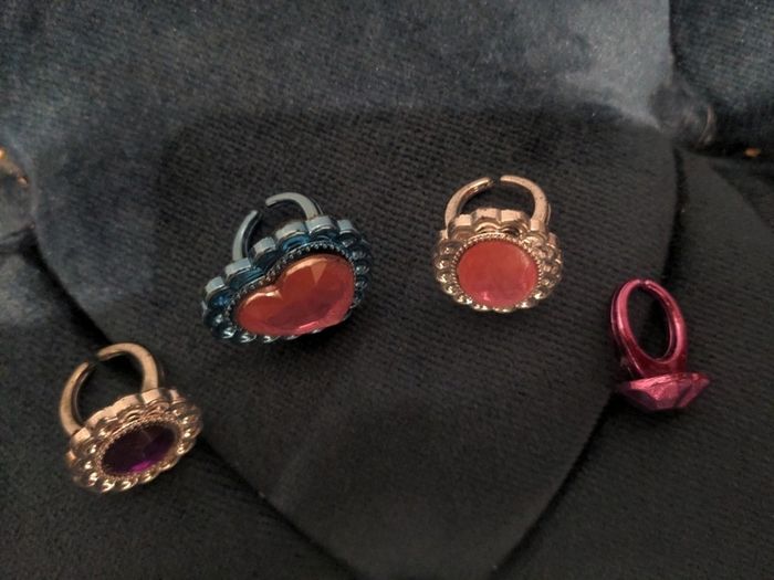 Girl toy rings