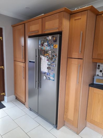 Solid oak kitchen shaker style American style samsung fridge freezer and electric hob.