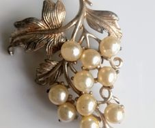 Vintage grape cluster statement brooch pin 20g