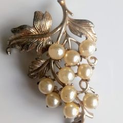 Vintage grape cluster statement brooch pin 20g