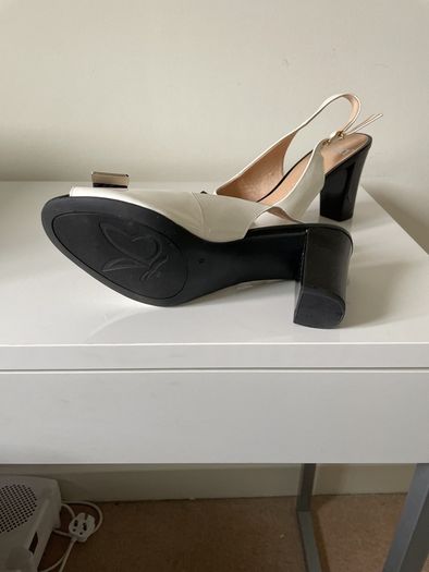 ladies sandals size 6