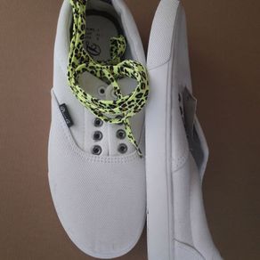 New white canvas shoes