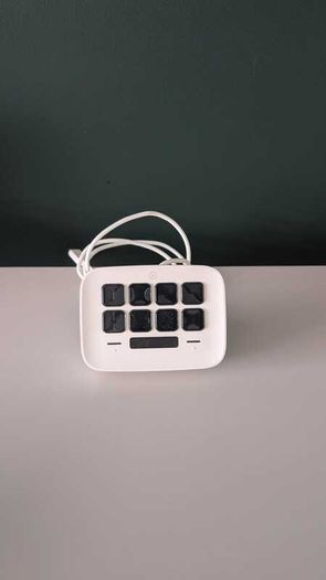 Elgato Stream Deck Neo - White Edition - Collection Only