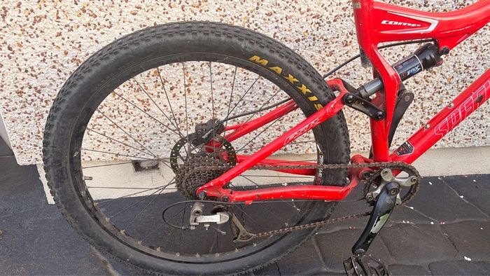 Full suspension mountain bike