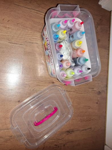 Tie Dye Art kit 18 colours, 12 of them unused&6 have more than half amount of paint left in them