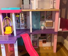 Barbie  Doll House