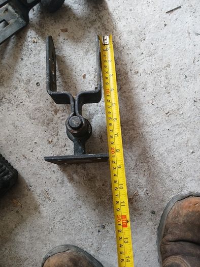 timber gate hangers