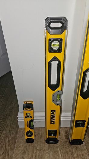 DeWALT Box Beam Spirit Level 4 Piece Set (250mm, 600mm, 1200mm, 1800mm)