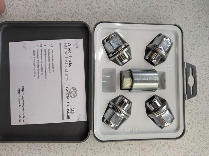 Car wheel locks
