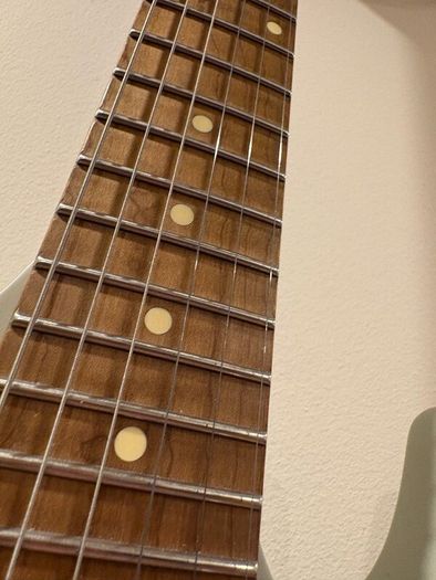 Electric guitar