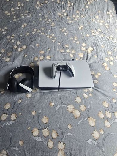 Ps5 digital with 3d pulse headset barely used