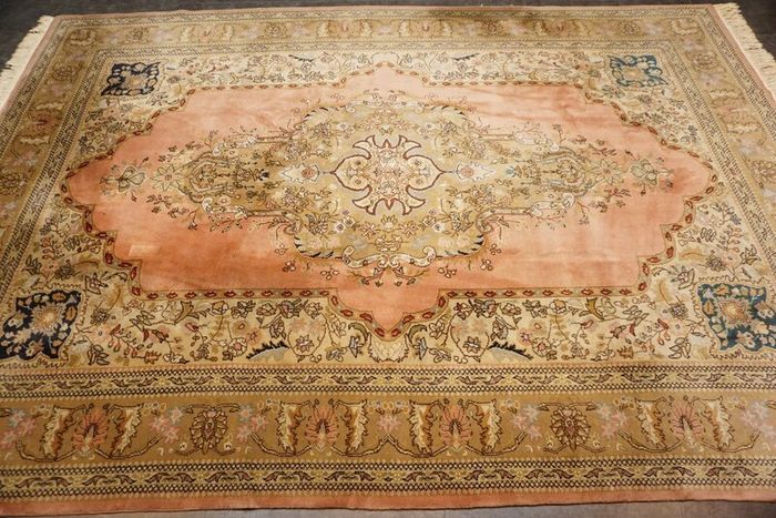 P.ersian Tabriz Signed Rug (TABSIg)