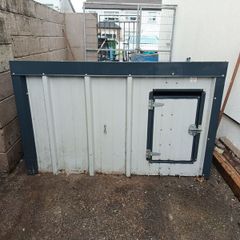 dog kennel