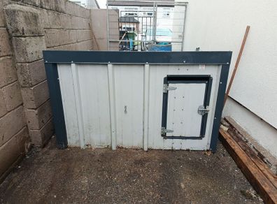 dog kennel
