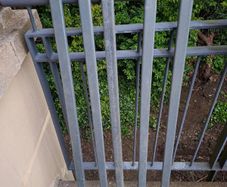 10x Galvanised Steel Posts,  Rails 122cm Long