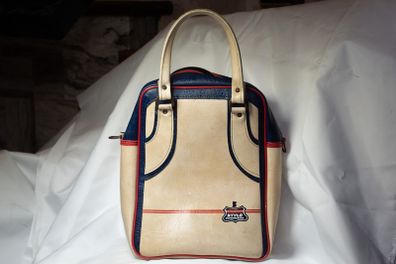 Stylish vintage leather golf practice ball bag with balls