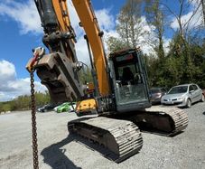 Hyundai digger hx140l