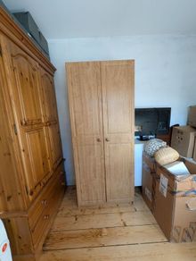 Freestanding wardrobe