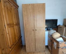 Freestanding wardrobe