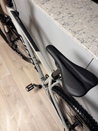 GIANT Talon 2 Hardtail Bike (Like NEW)