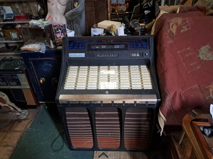 Vintage Rock Ola Juke Box