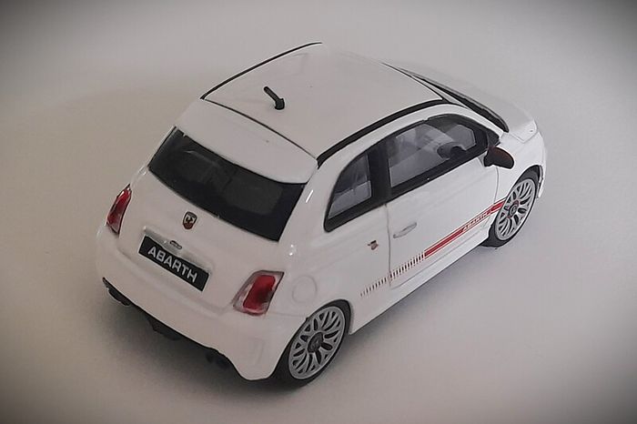 Diecast Model Abarth 500 2008 White - Collectable Motorama 1:43