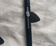 Flormar eye puff concealer