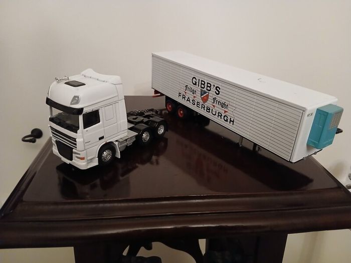 Corgi 1/50 scale truck and trailer