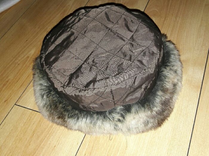 Ladies Brown hat with fur trim