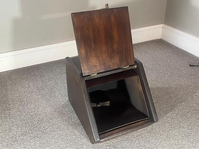 Coal scuttle