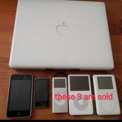 ipod x2, iPhone x1, ibook x1