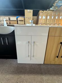 Brand New 600mm White Vanity Unit & Tap