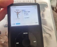 ipod 6th generation 80 gb tested and working but needs new battery plays sound true headphones been sold for parts or repairs