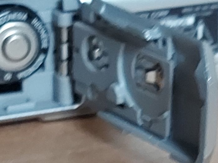 Sony Cyber-Shot Model DSC-S650, 7.2 Megapixels, Takes 2 x AA Baterys, in excellent working and cosmetic condition