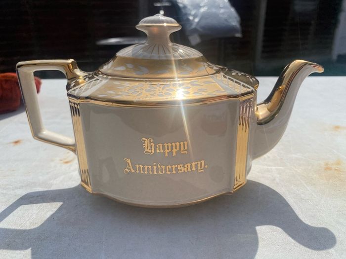 Saddler Teapot (Please Read)