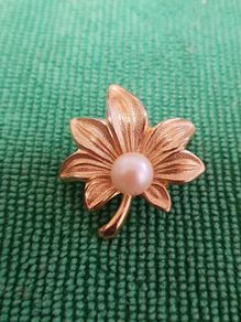 Vintage Brooch with a Pearl.