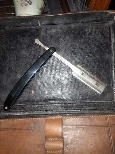 Rare 3 Antique Barber Cut Throat Razors in Case with 3 Razors, Postage Available on all my Items or Collection