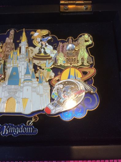 Rare Disney  Magic Kingdom Super Jumbo Pin Limited Edition Of 1000