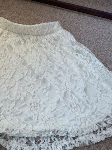 skirt size small Charlotte Russe cream lace skirt size 10
